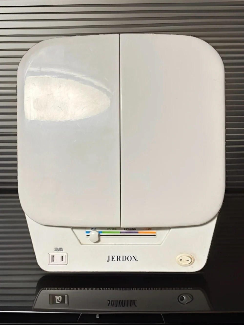 Vintage Jerdon Euro Tri-Fold Lighted Vanity Makeup Mirror 5x magnify 4 Settings